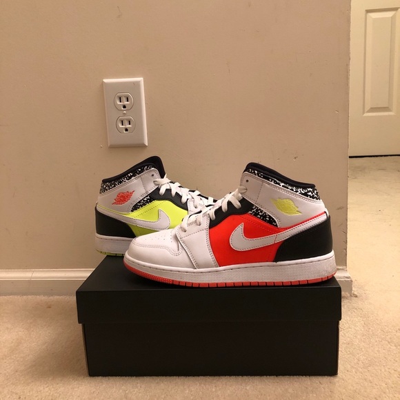 Jordan 1 Mid Composition Notebook (GS) - Picture 5 of 5